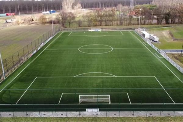 Aanleg kunstgras voetbalveld en omgevingswerken - Sportinfrabouw NV
